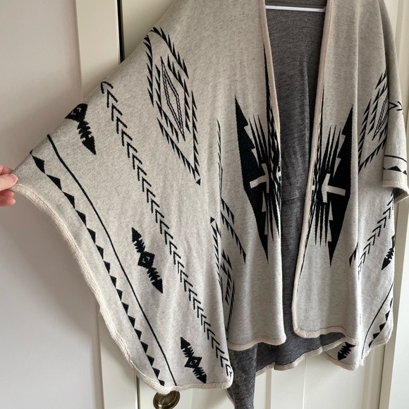 Francesca’s shawl sweater, OS. - Picture 3 of 8